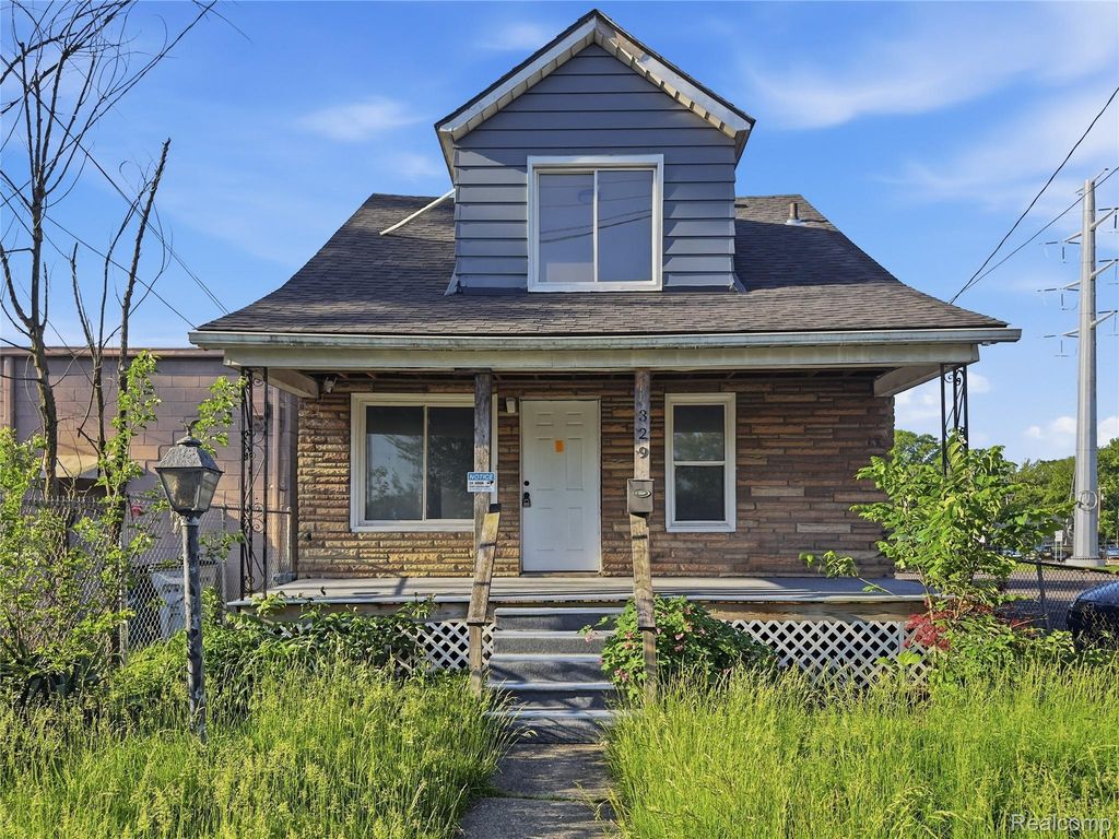 329 W Muir Avenue, Hazel Park city