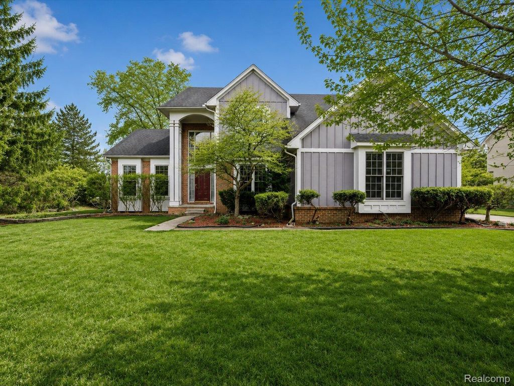 7359 Water Oaks, West Bloomfield charter township