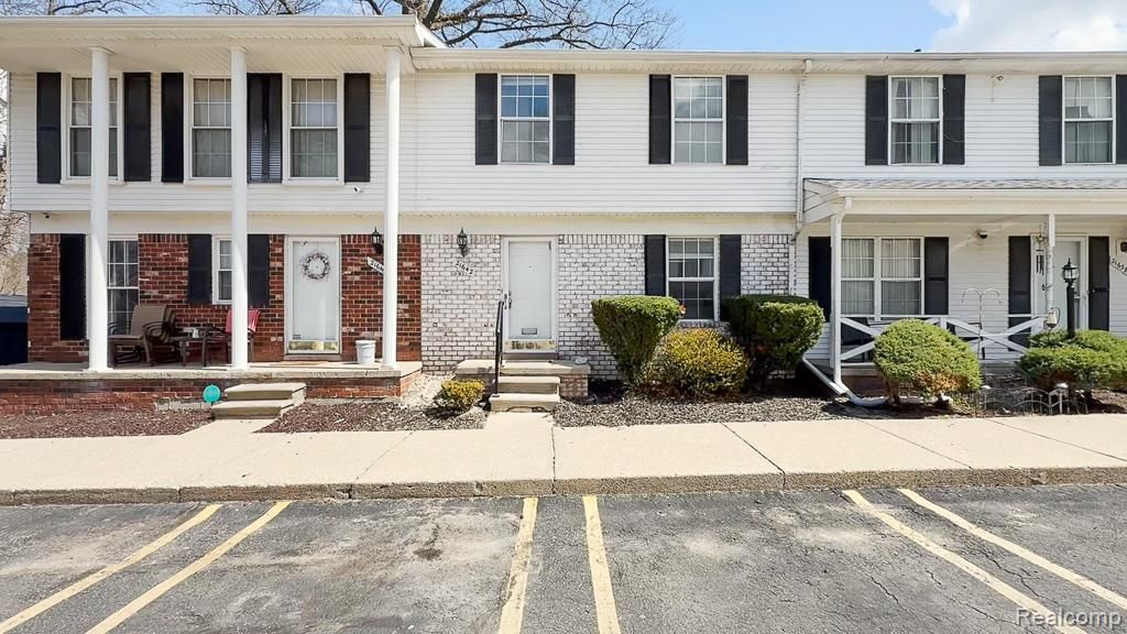21642 Hidden Rivers Drive N, Southfield