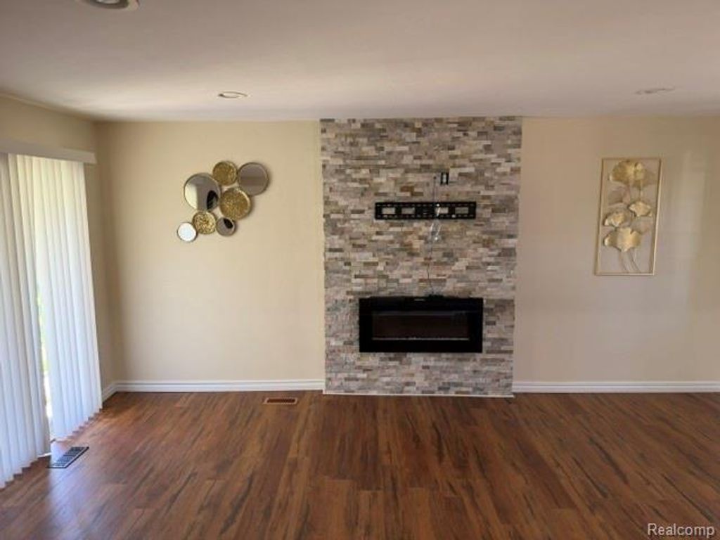 33827 Mint Court, Sterling Heights city