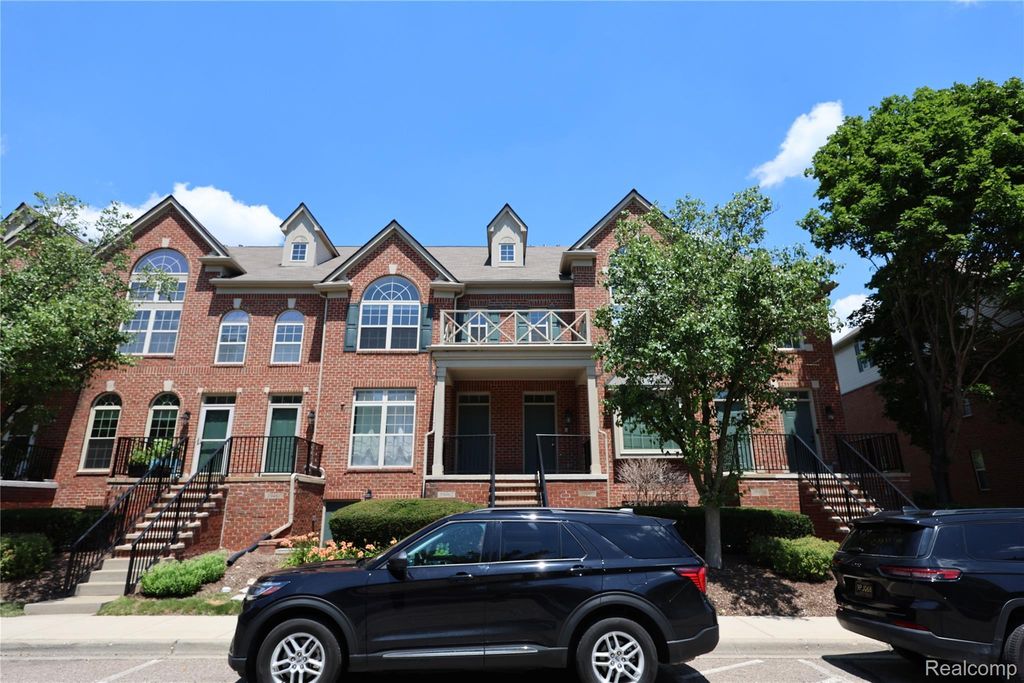 39460 Springwater Drive, Northville