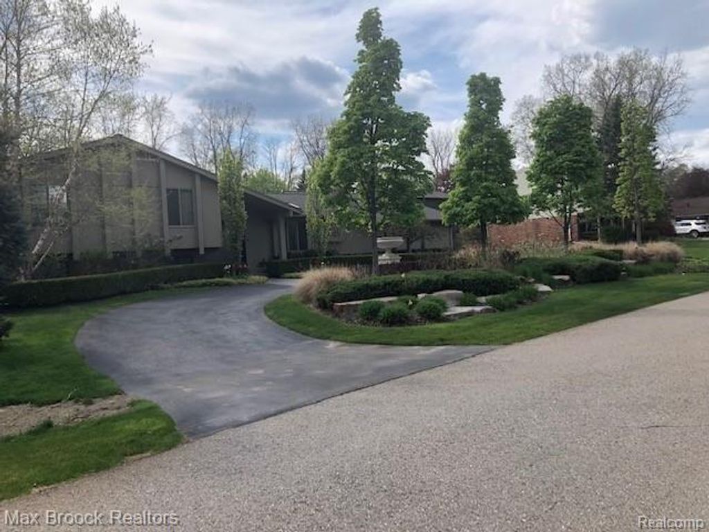 2880 Birchena, West Bloomfield charter township