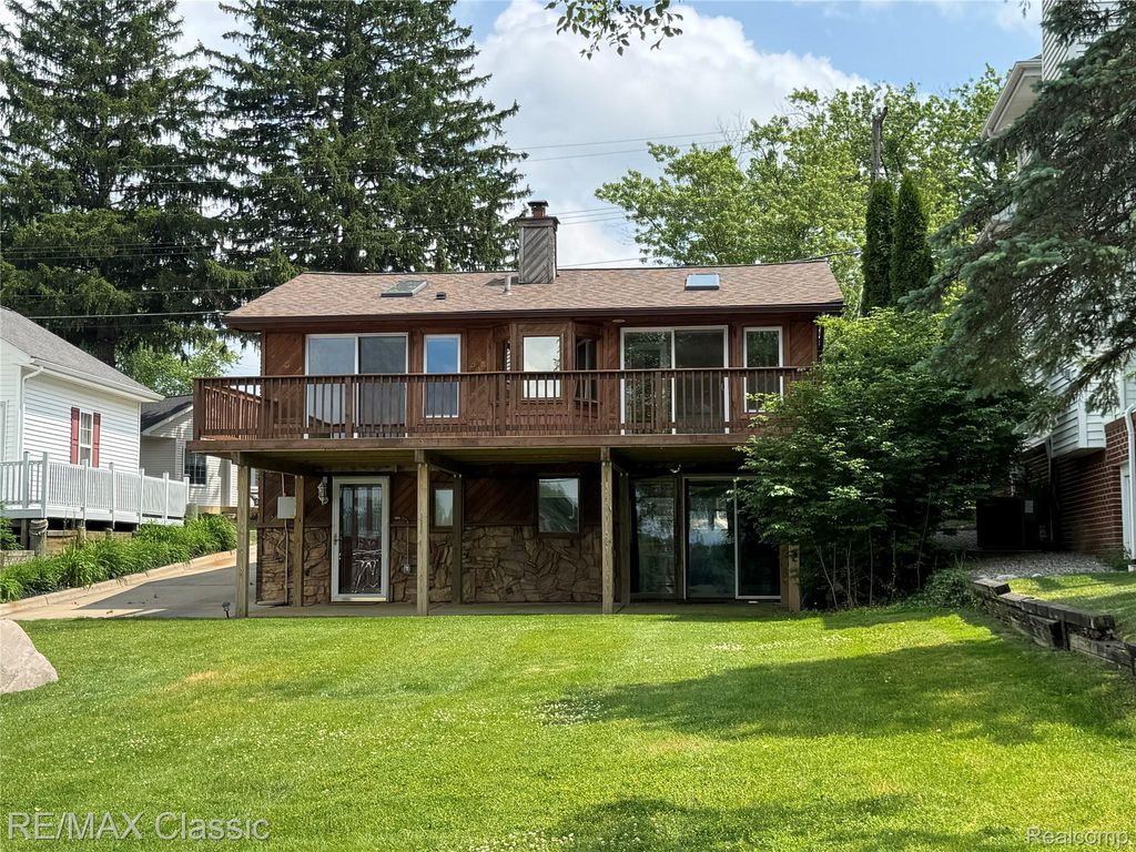 1508 Lakeview Drive, Wolverine Lake village