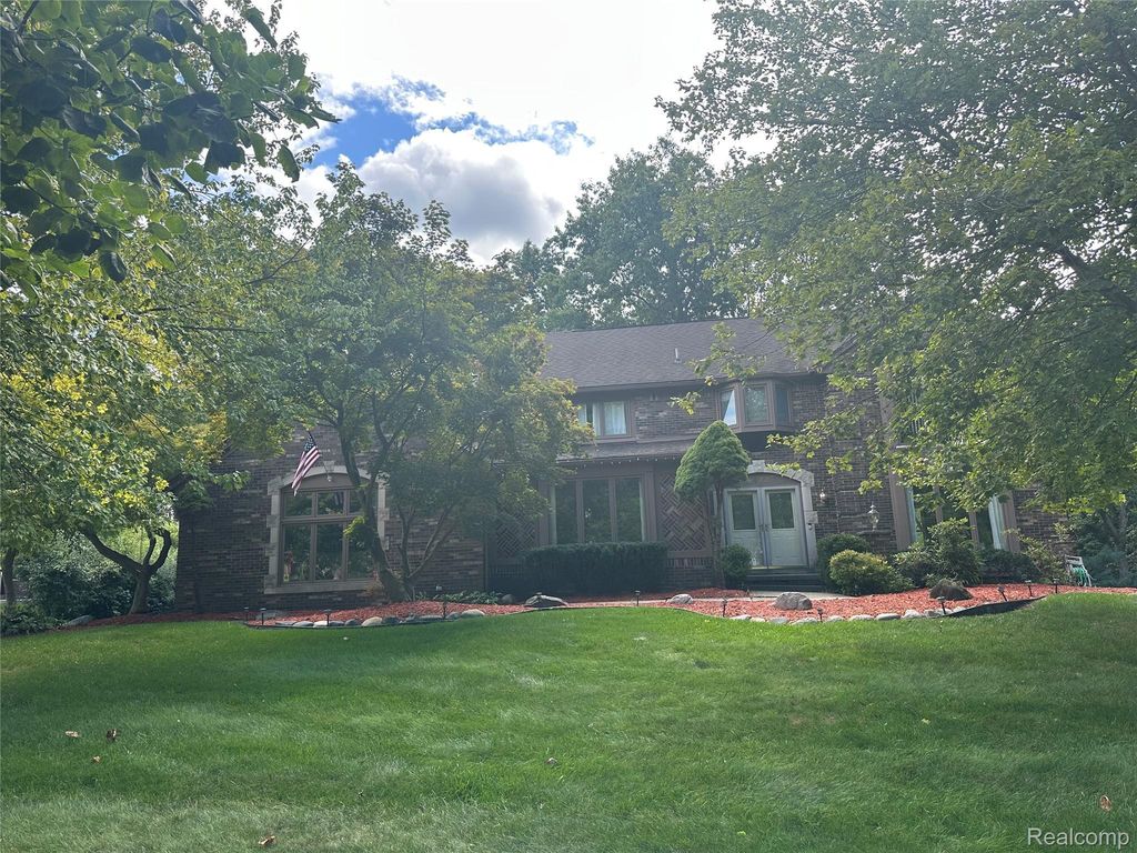 6473 Red Oak Drive, Troy city