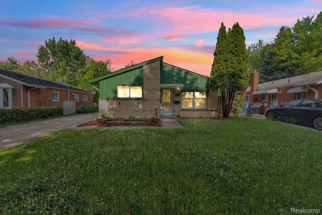 4934 Mckinley Street, Dearborn Heights city