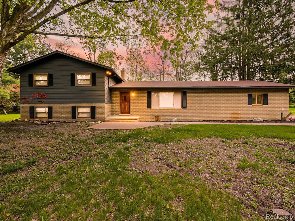 7580 Thornwood Street, Canton charter township