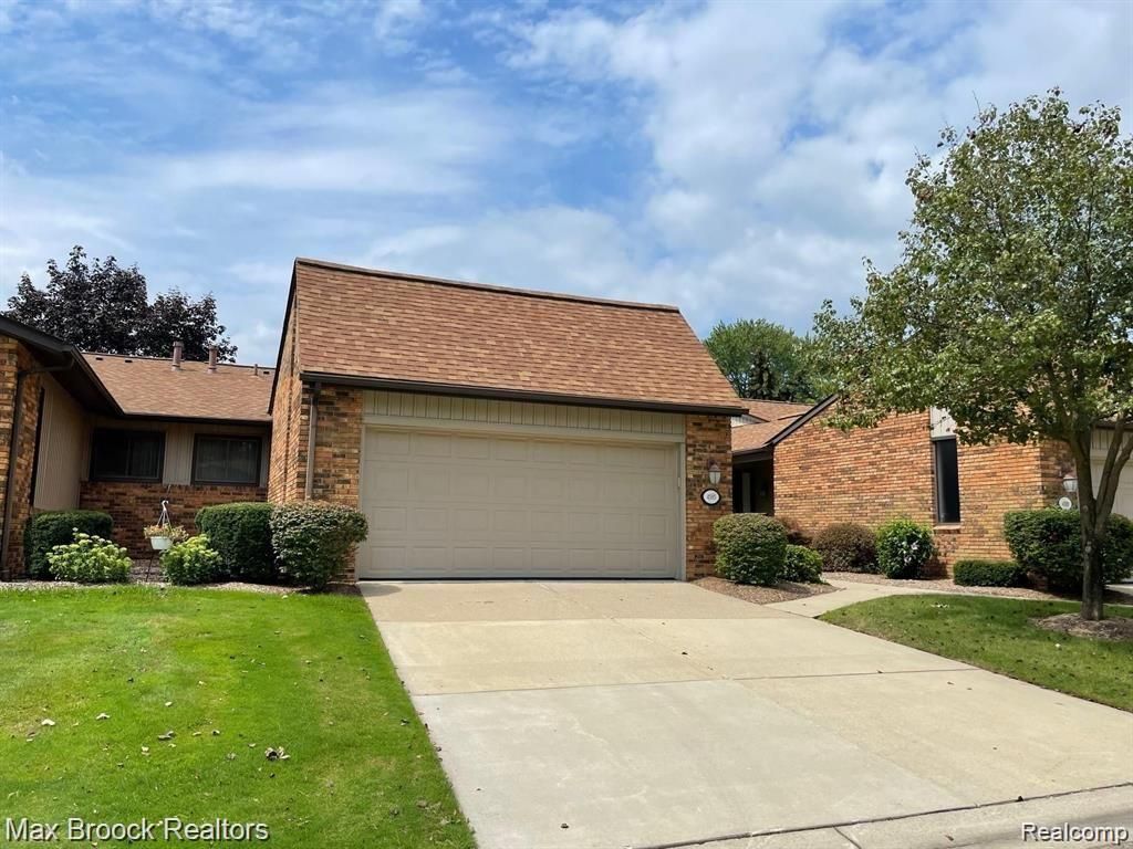 4585 Laurel Club Circle, West Bloomfield