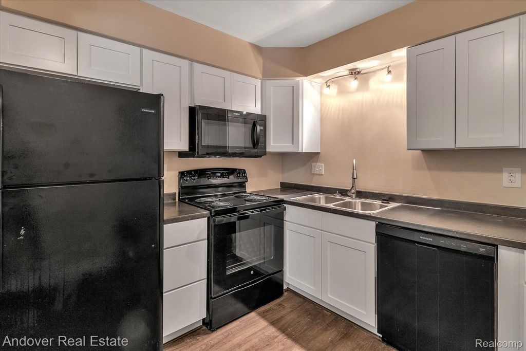 320 S Drake Road, Kalamazoo