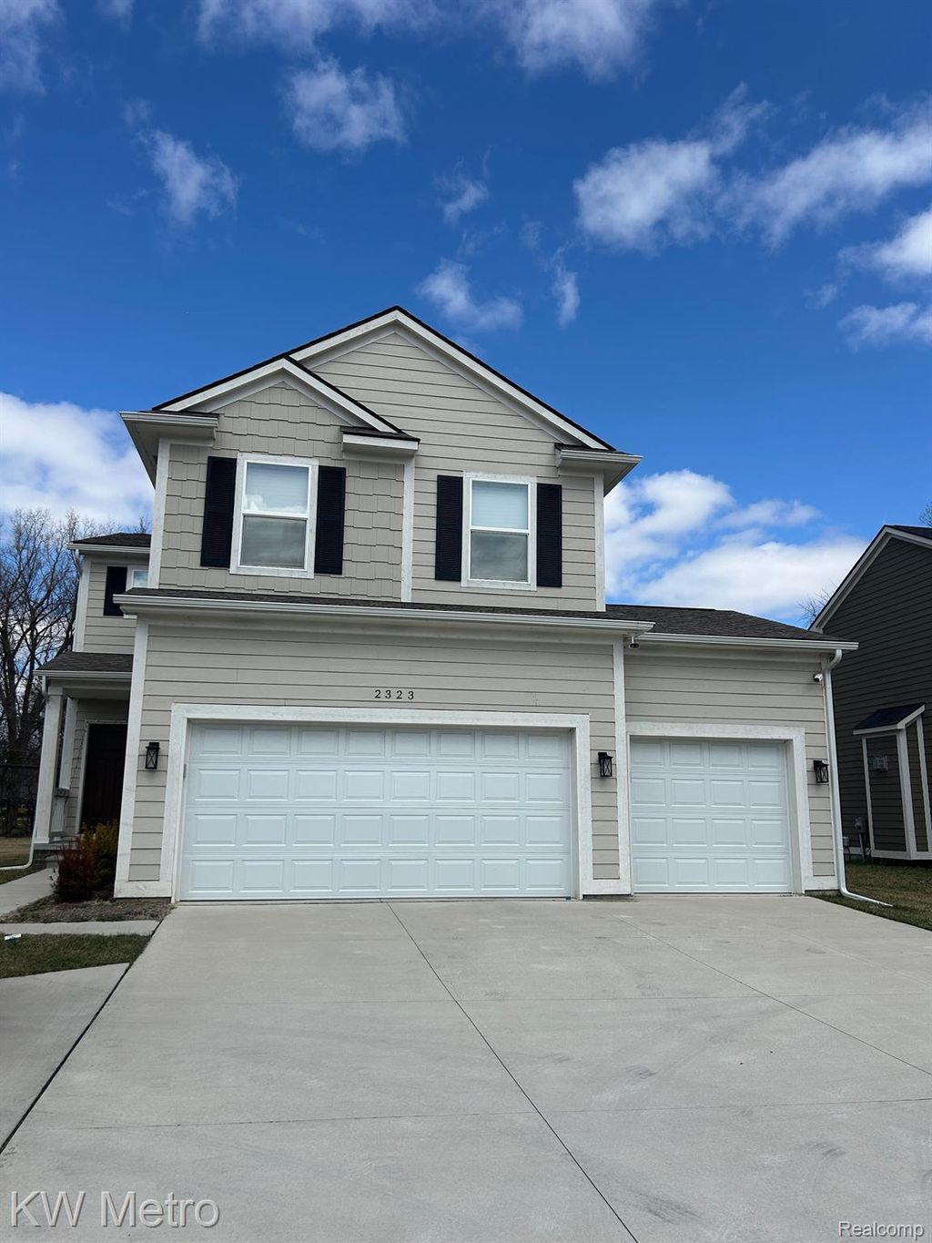 2323 E Maple Road, Troy city