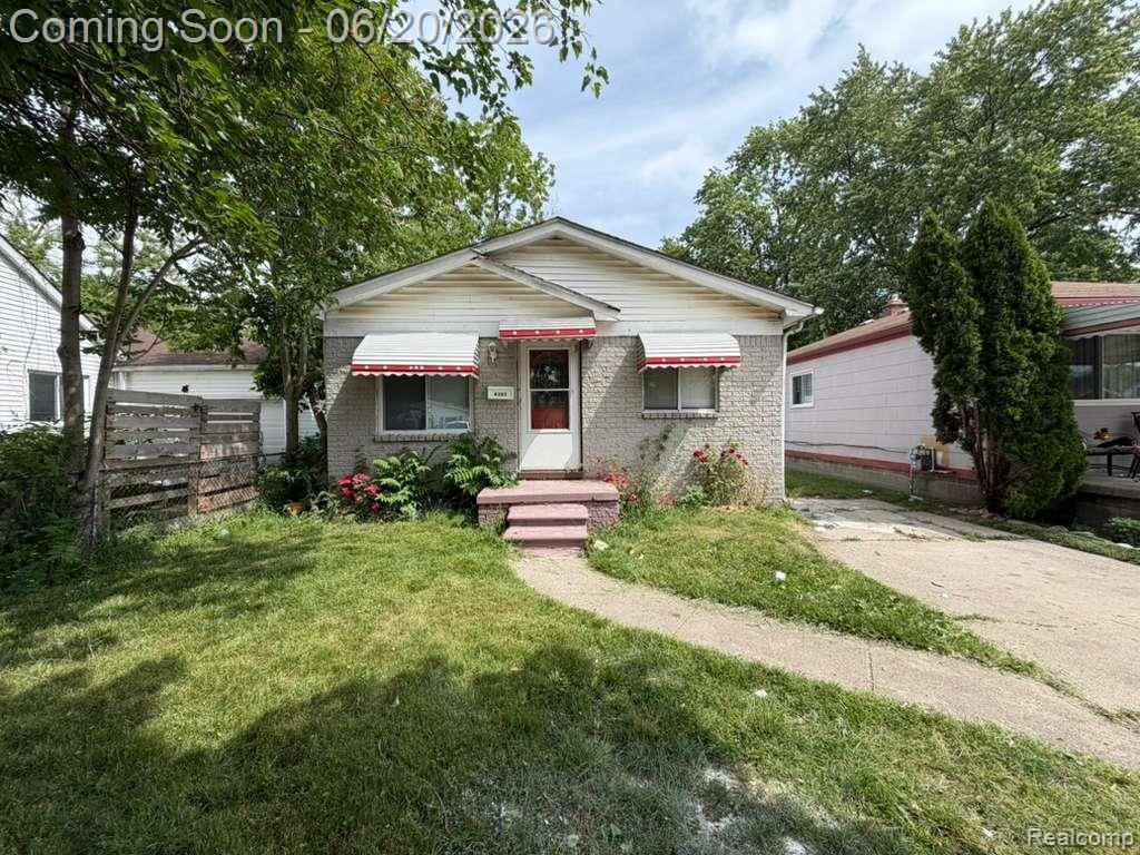 8307 S Essex Avenue, Warren city