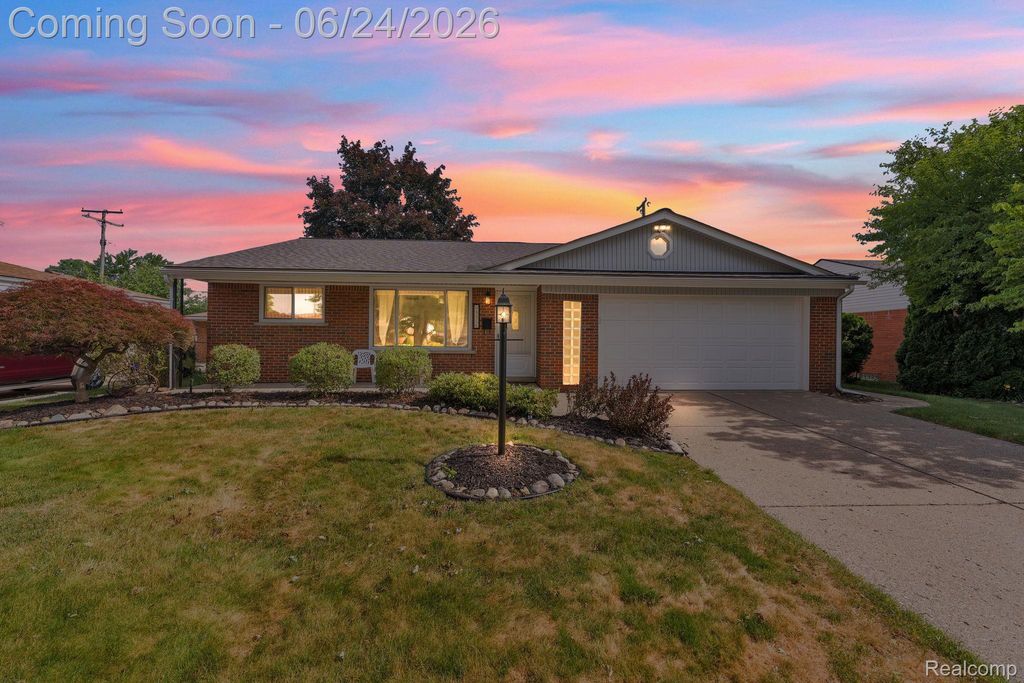 34316 Tomahawk Drive, Westland city