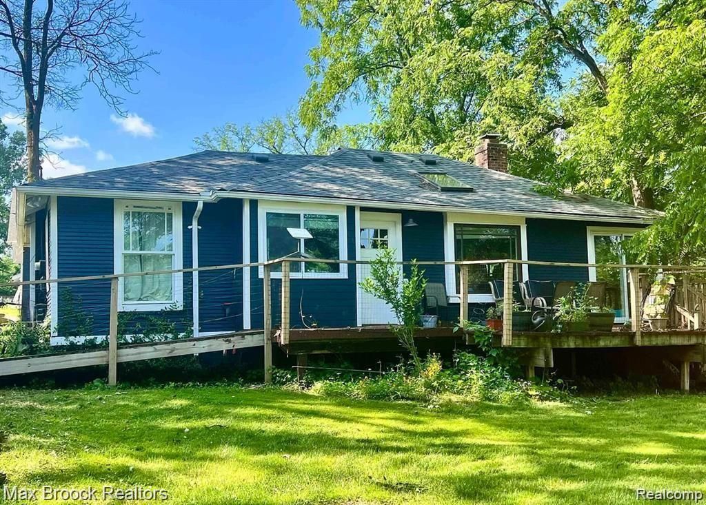 4995 Lockhart Street, West Bloomfield charter township