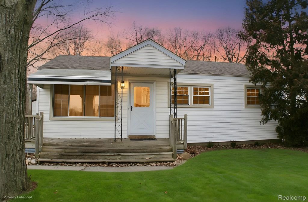 2099 Van Courtland Drive, Troy city