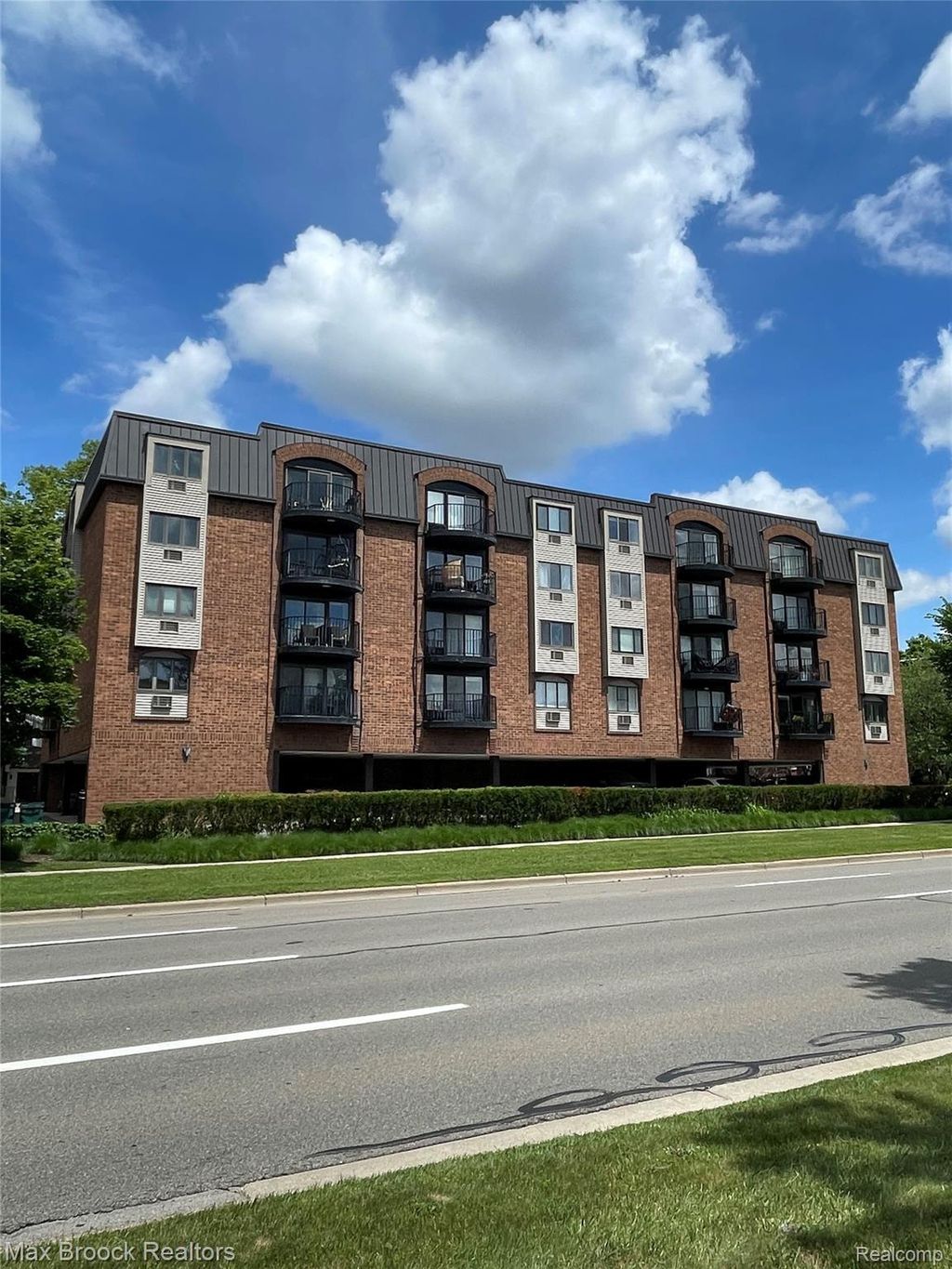 35300 Woodward Avenue 404, Birmingham city