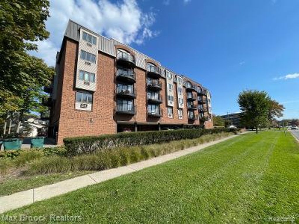 35300 Woodward Avenue 404, Birmingham