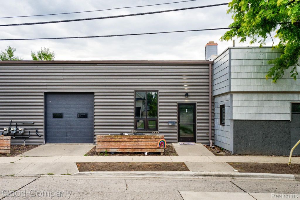 1300 Batavia Avenue 2, Royal Oak