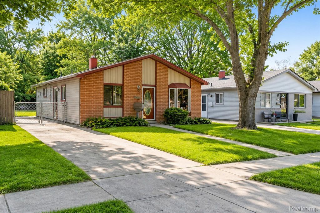 8095 Syracuse Street, Taylor city