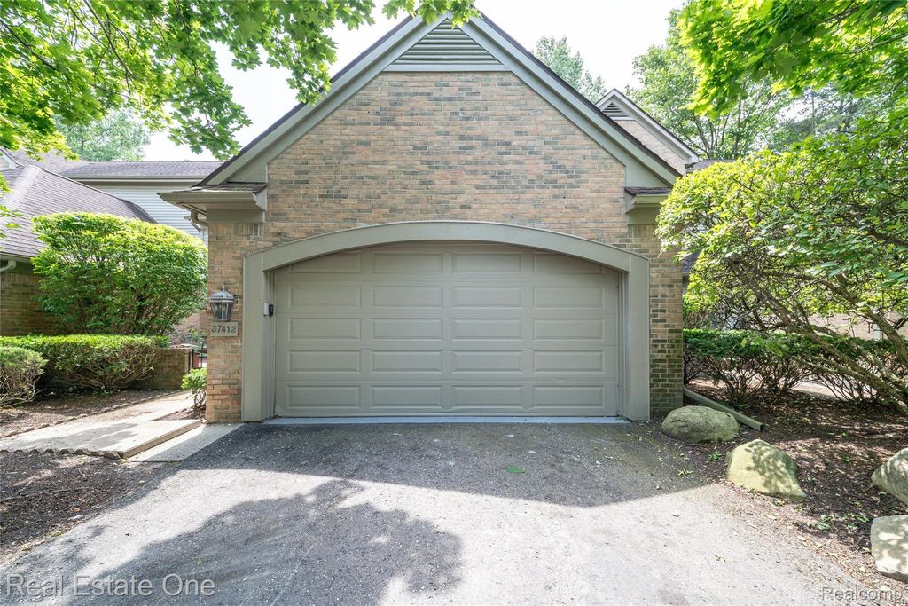 37412 Legends Trail Drive, Farmington