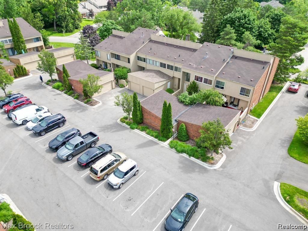 7422 Azalea Court, West Bloomfield