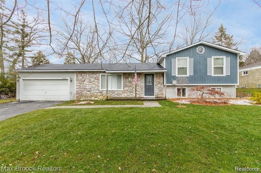 2120 Daintree Avenue, West Bloomfield charter township