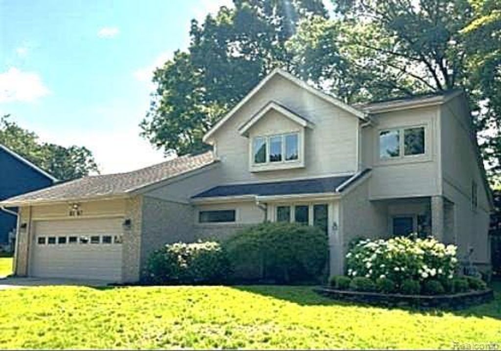 8767 Townsend Drive, White Lake charter township