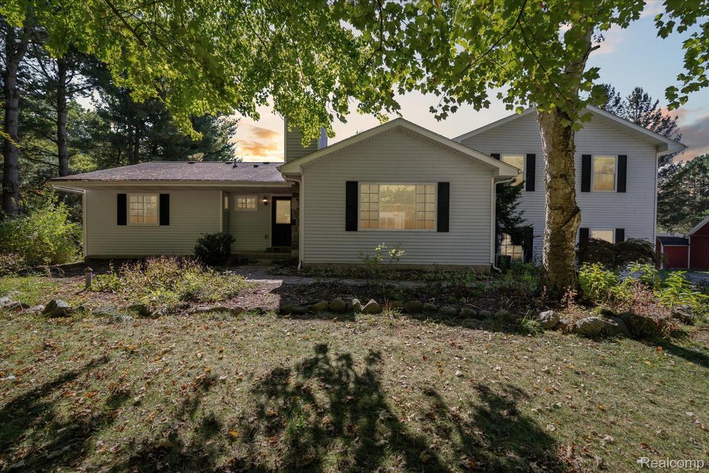 2860 E Coon Lake Road, Howell city