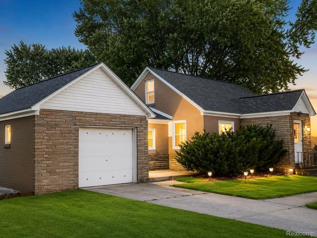 2111 W 14 Mile Road, Royal Oak city
