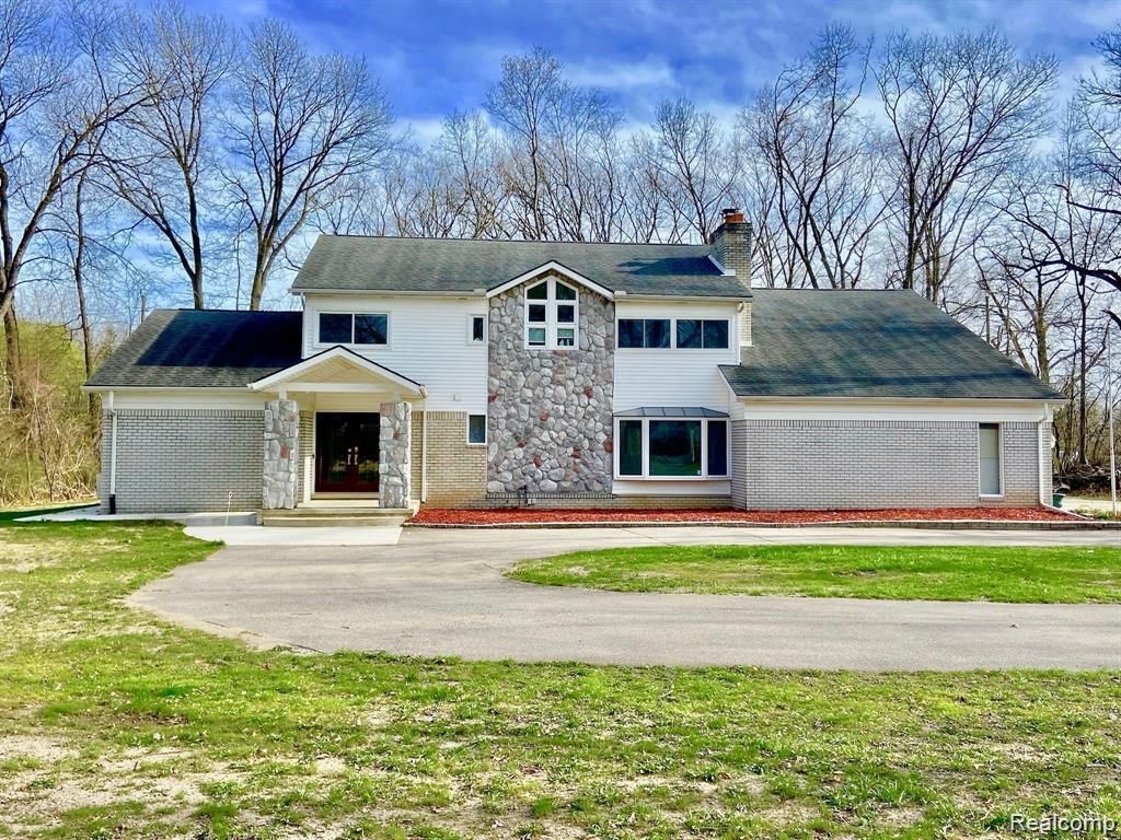 4077 Lincoln Road, Bloomfield Hills