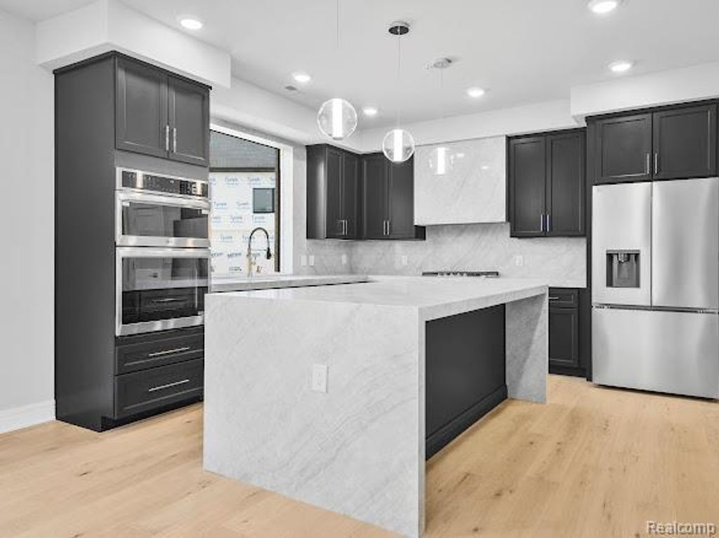 953 Smart Town Drive, Dearborn