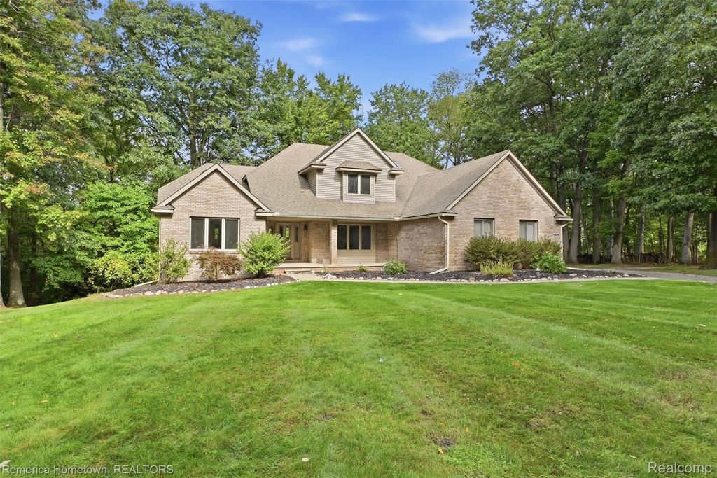 11975 Cody Creek Court, South Lyon city
