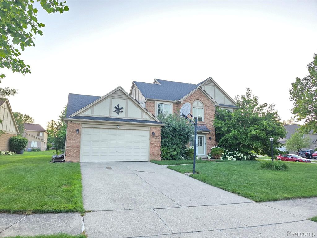 1152 Congress Drive, Troy city
