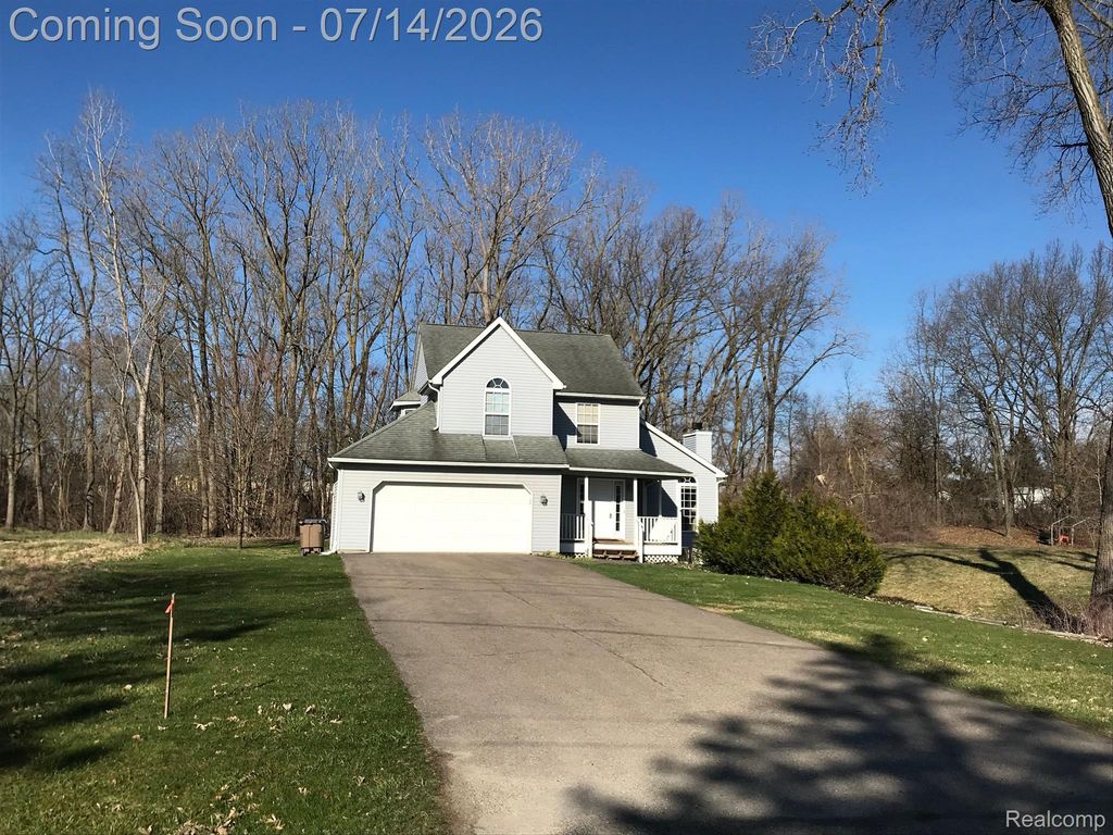 11826 N Main Street, Green Oak township