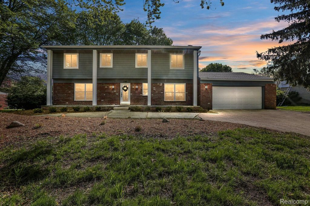 7381 Cathedral Drive, Bloomfield charter township