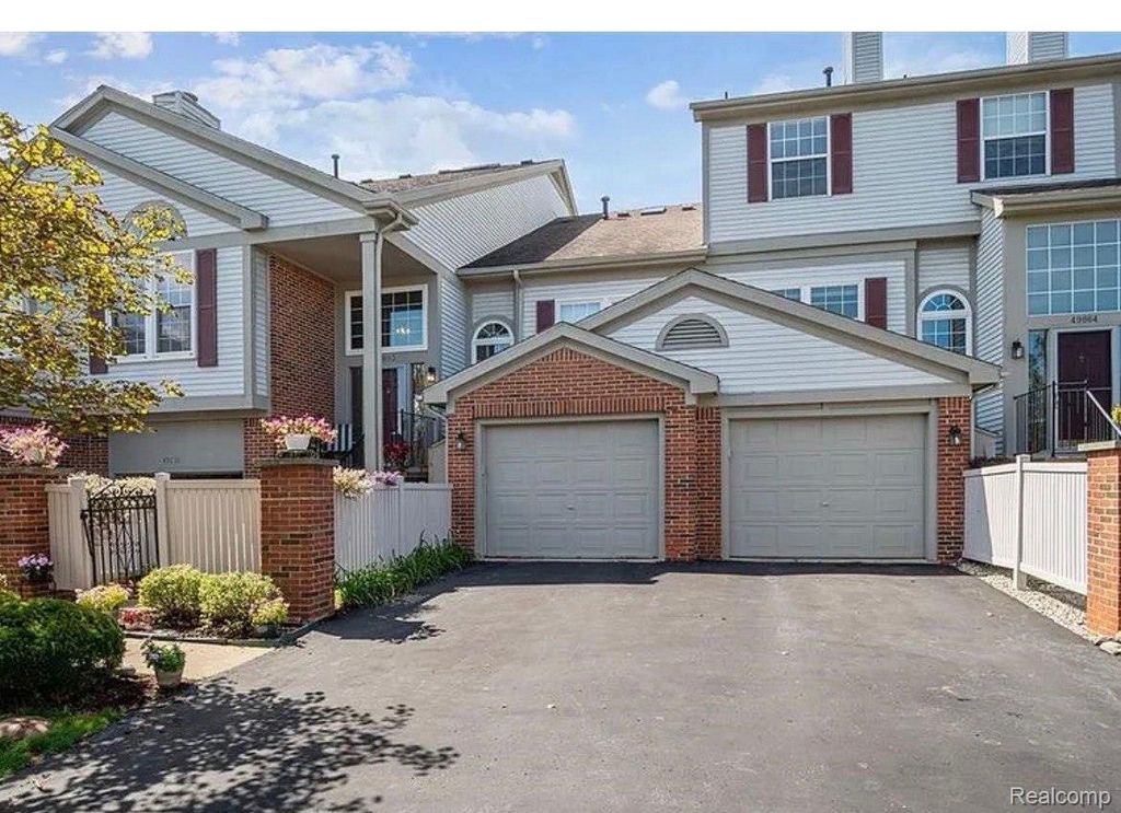 49862 Pointe Crossing, Plymouth