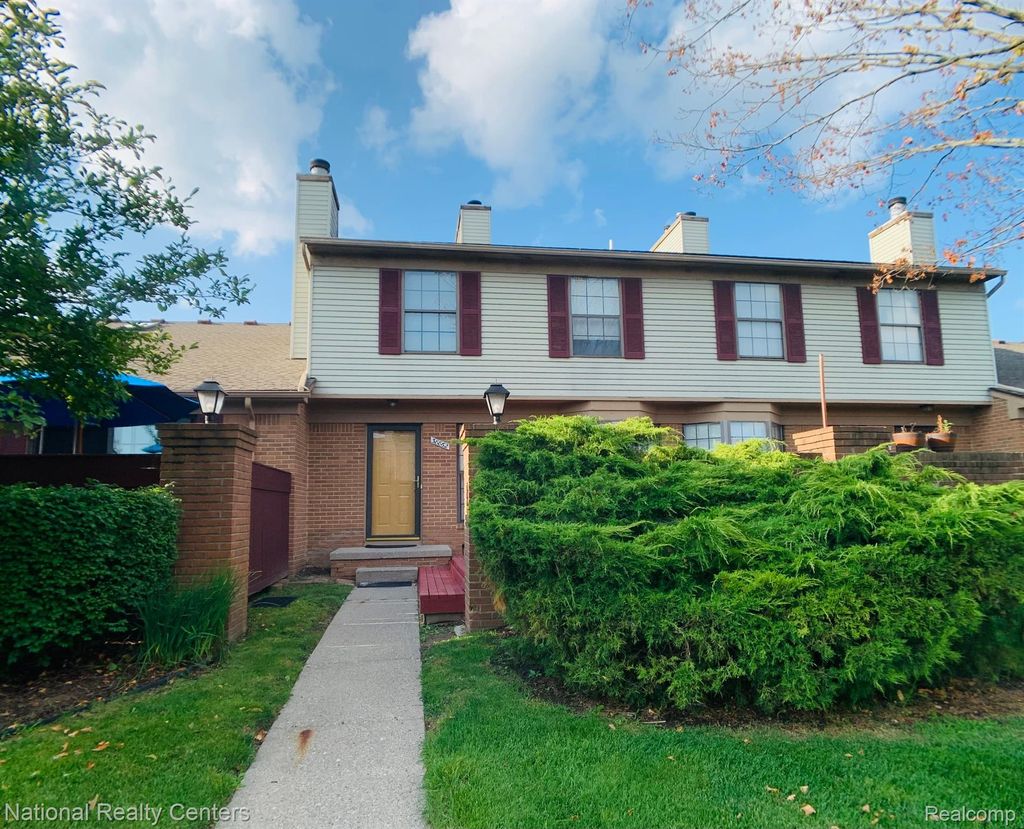 38862 Country Circle, Farmington Hills