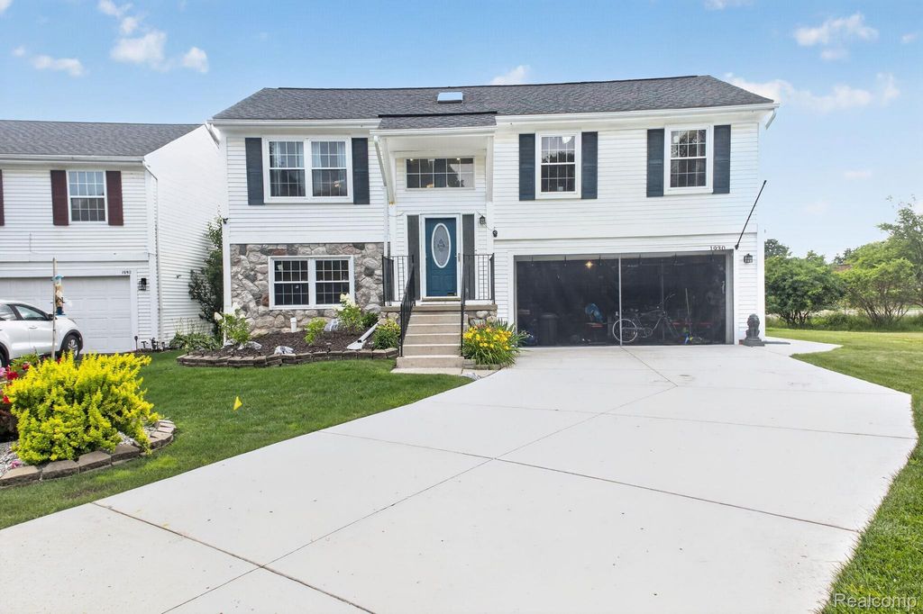 1930 W Williams Circle, Westland city