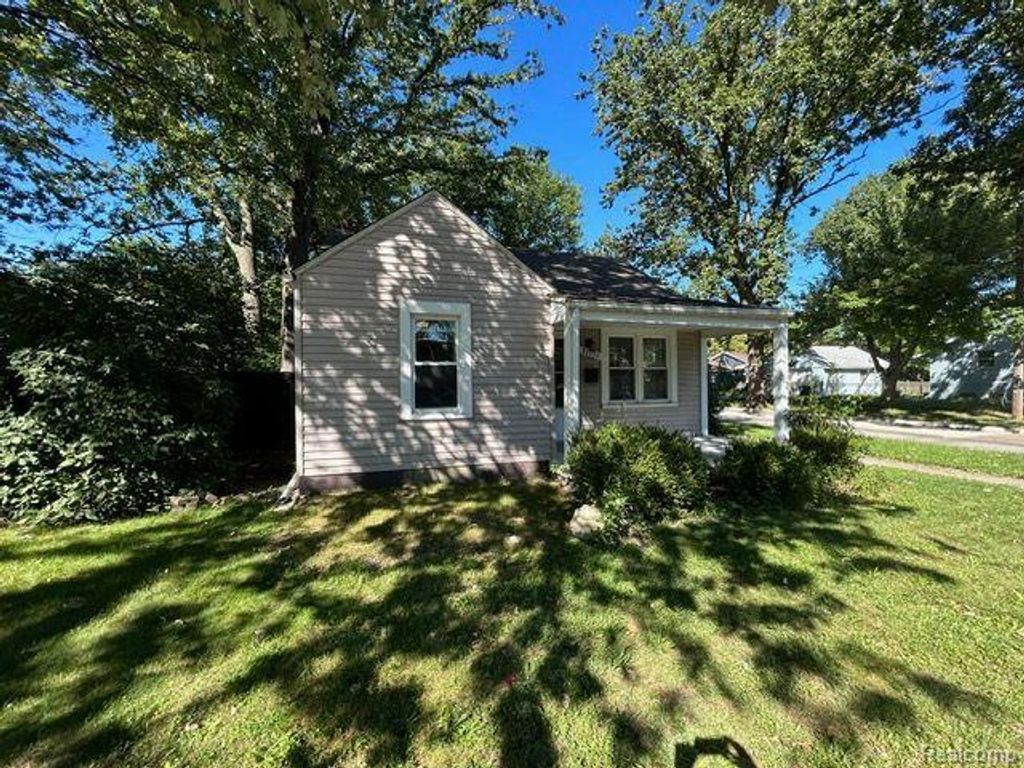 21751 Roslyn Road, Harper Woods city