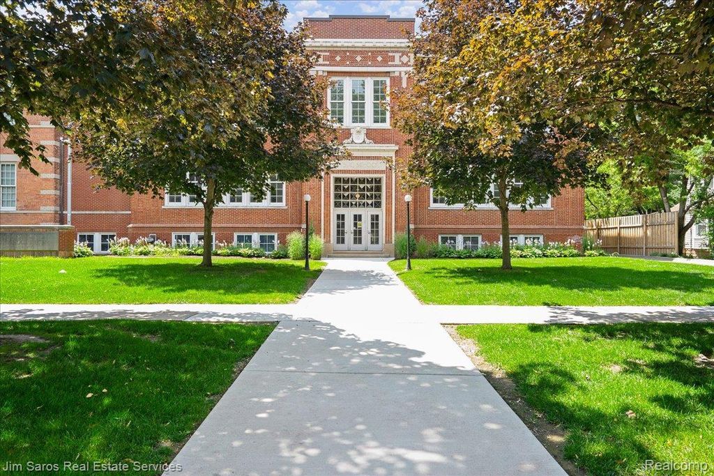 389 Saint Clair, Grosse Pointe