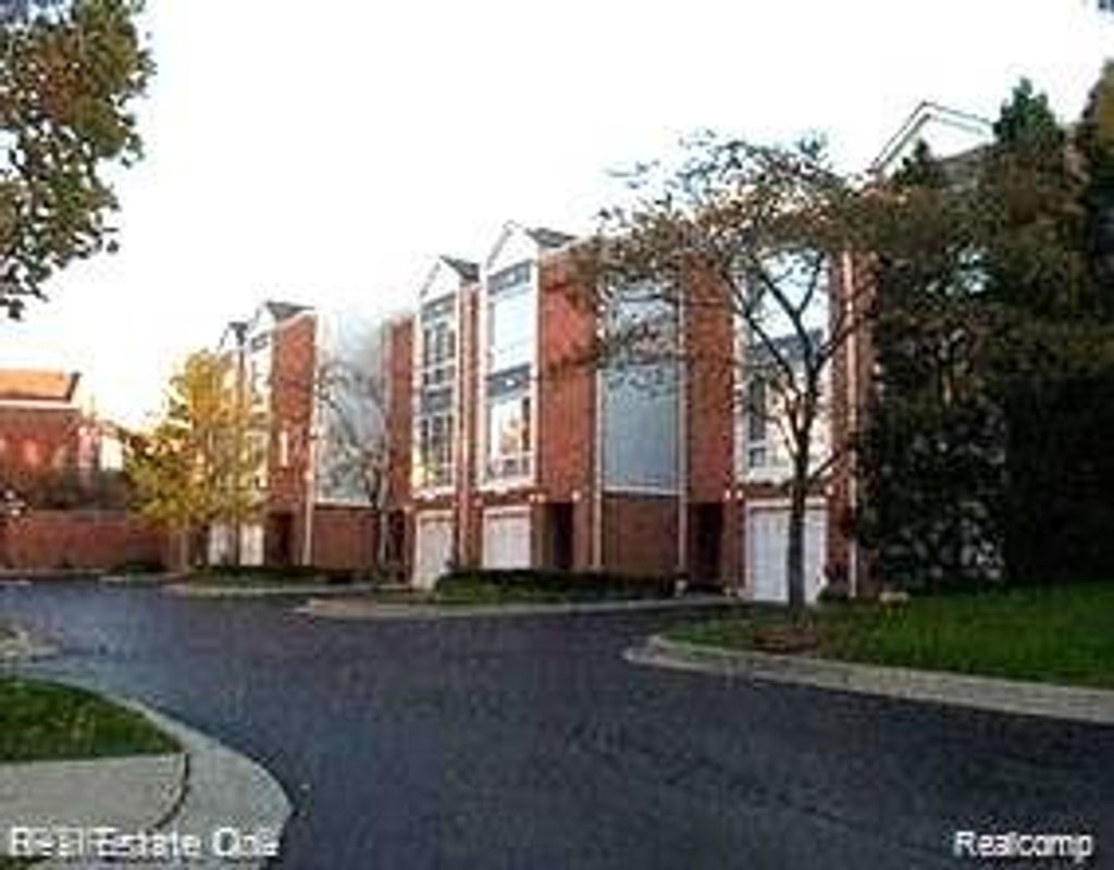 3304 Spinnaker Lane 47, Detroit