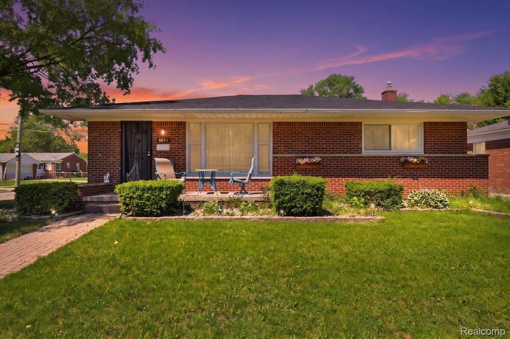 8271 Arnold Street, Dearborn Heights city