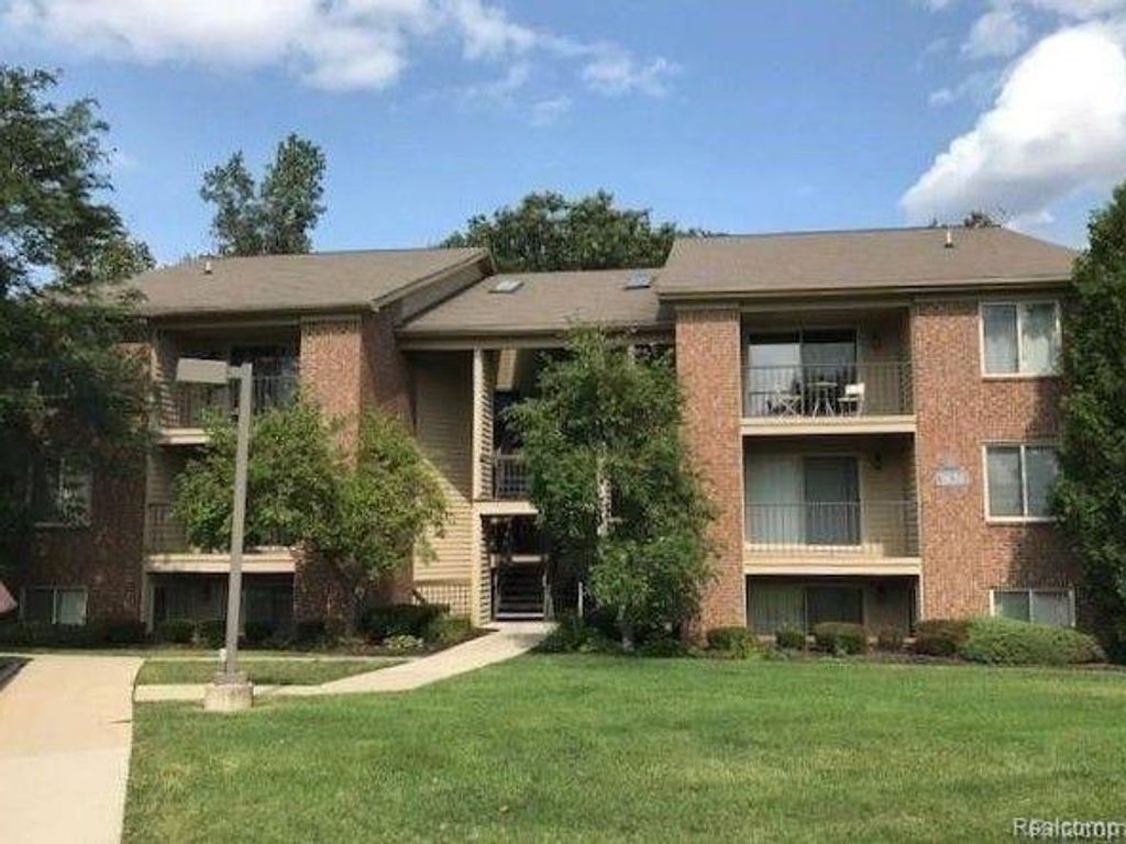 2620 Greenstone Boulevard 1808, Auburn Hills