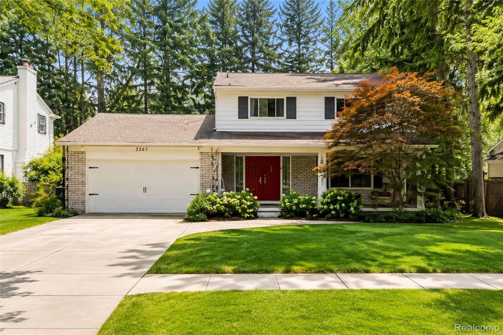 2247 W Maple Road, Birmingham