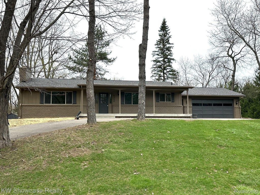 6350 Brockhurst Blvd Boulevard, West Bloomfield charter township