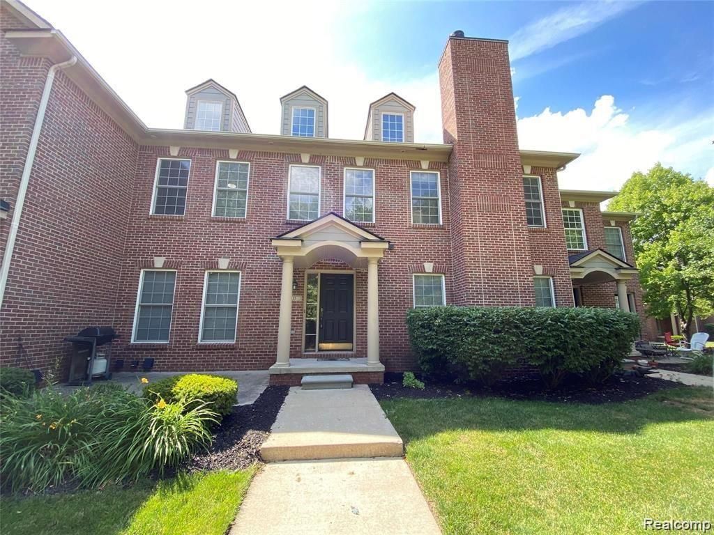 215 S Village Way, Canton