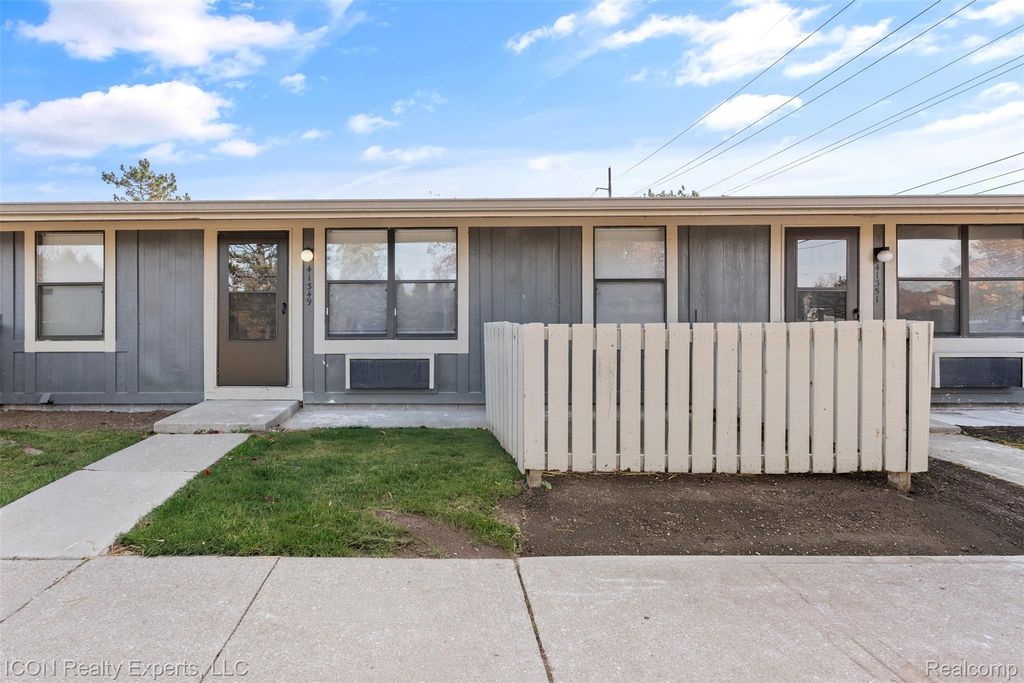 41299 Heathmore, Canton
