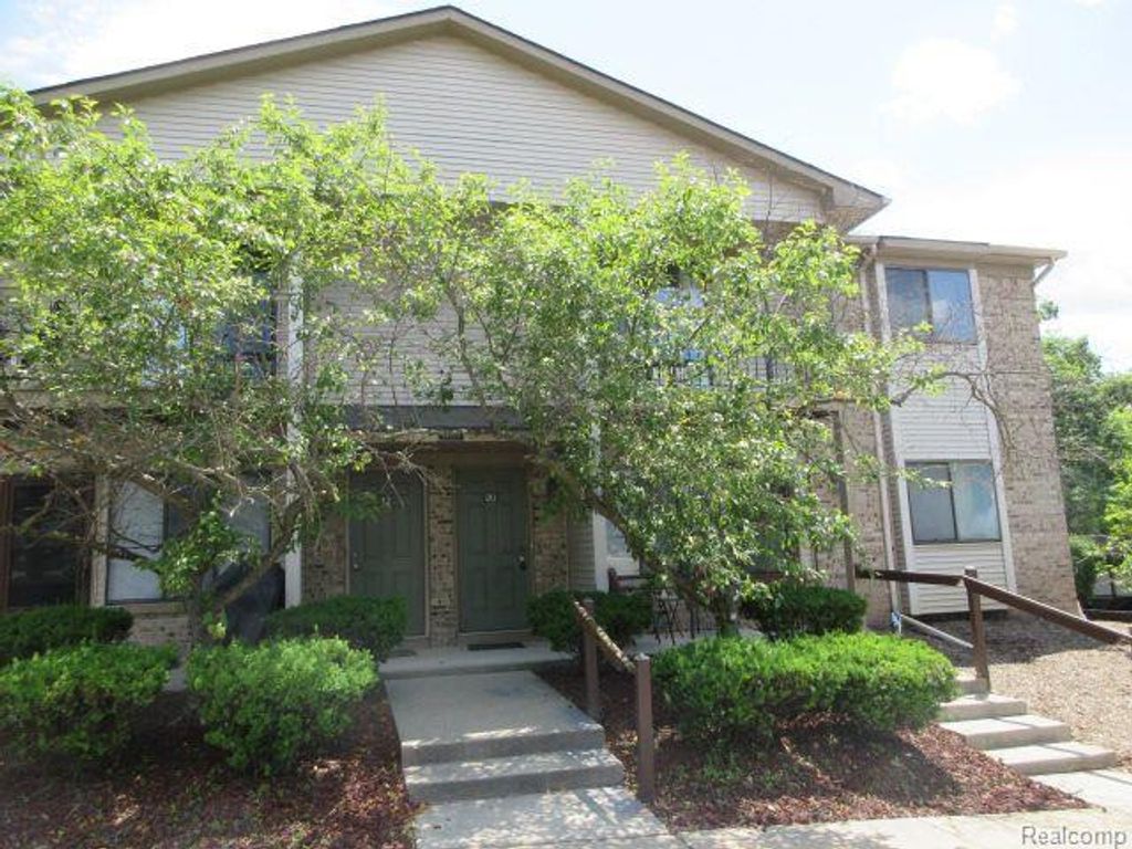 24056 Middlebelt Road 20, Farmington Hills