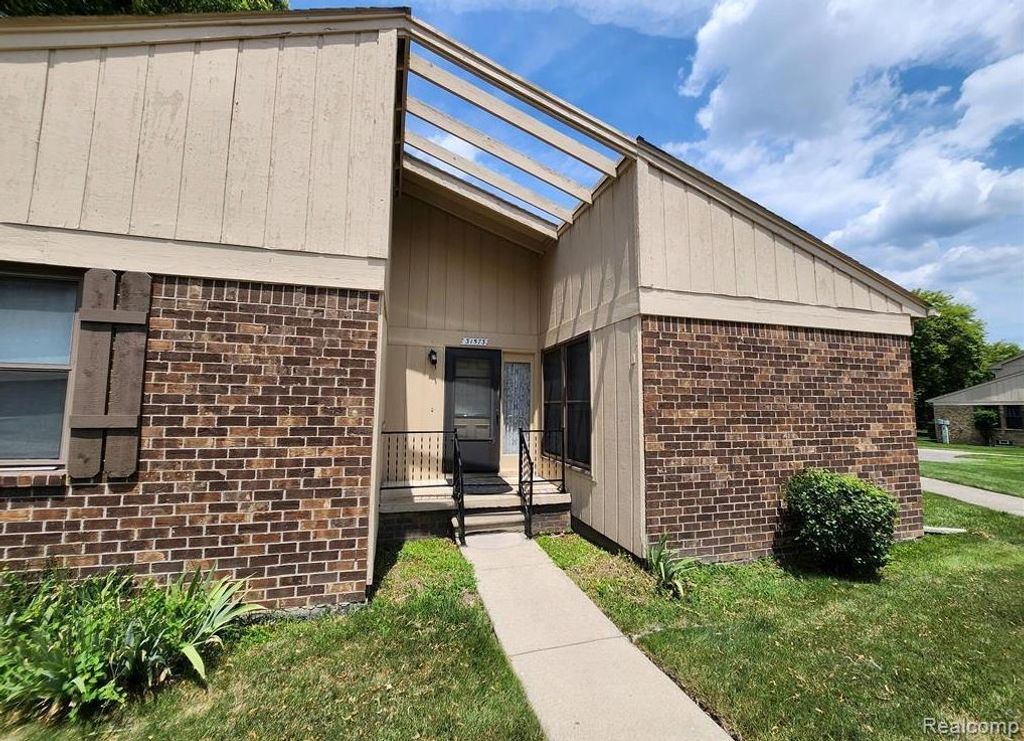 31573 Green Meadow Lane, Warren