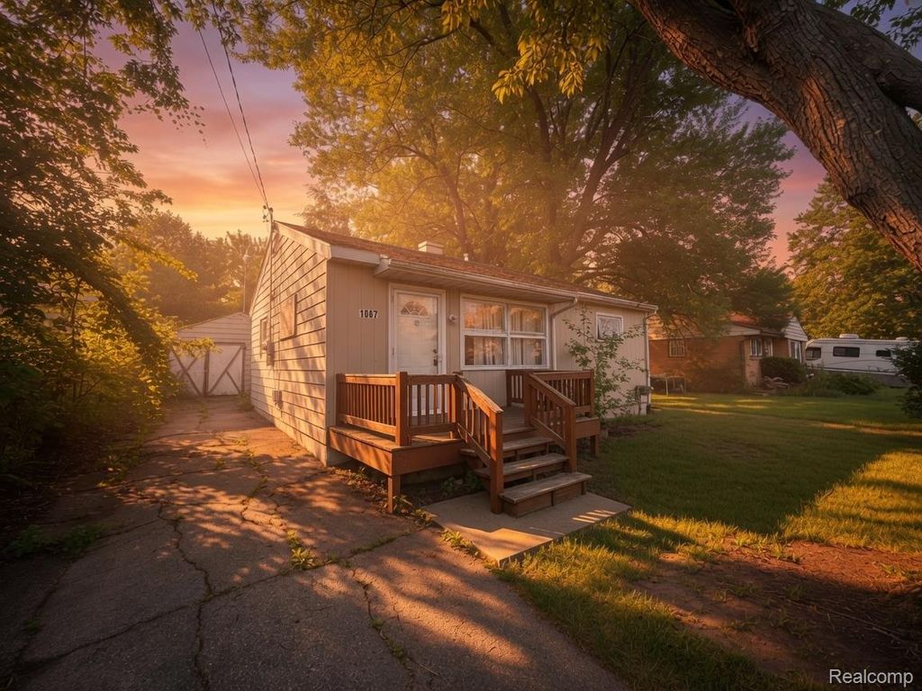 1087 W Kurtz Avenue, Mt. Morris township