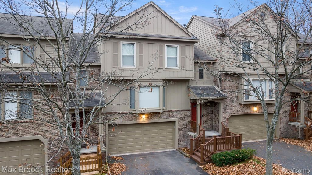 6322 Aspen Ridge Boulevard, West Bloomfield