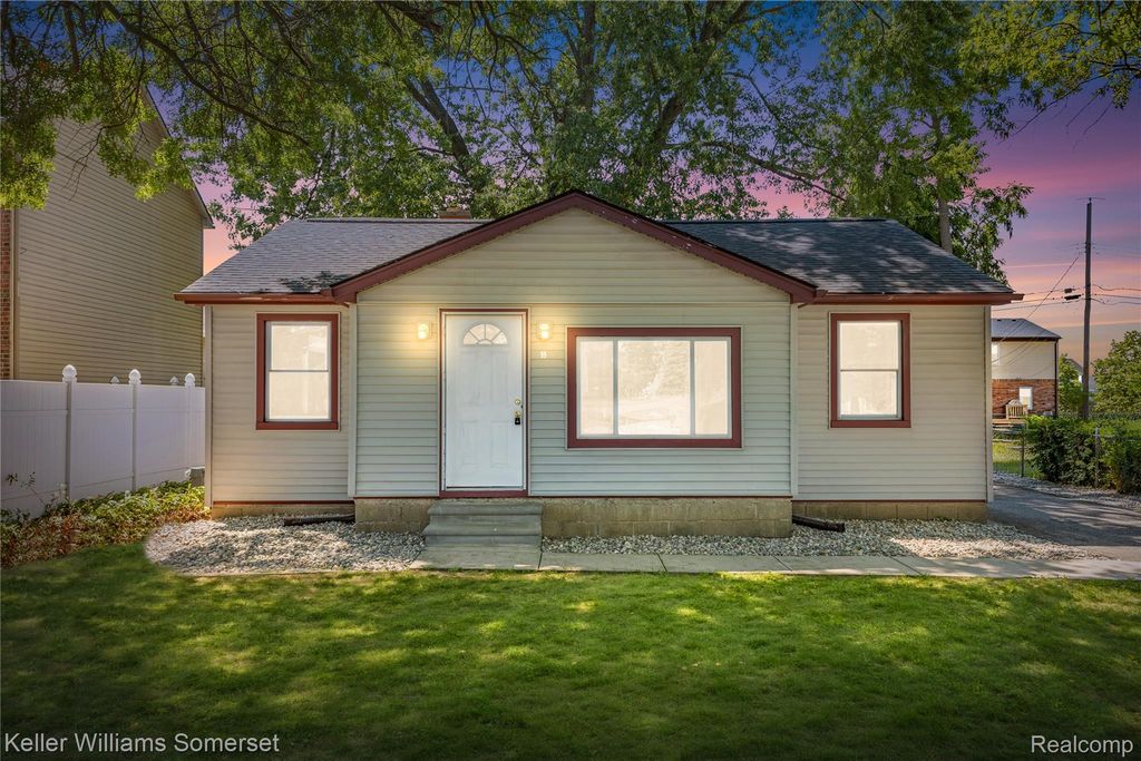 99 Tacoma Drive, Troy city